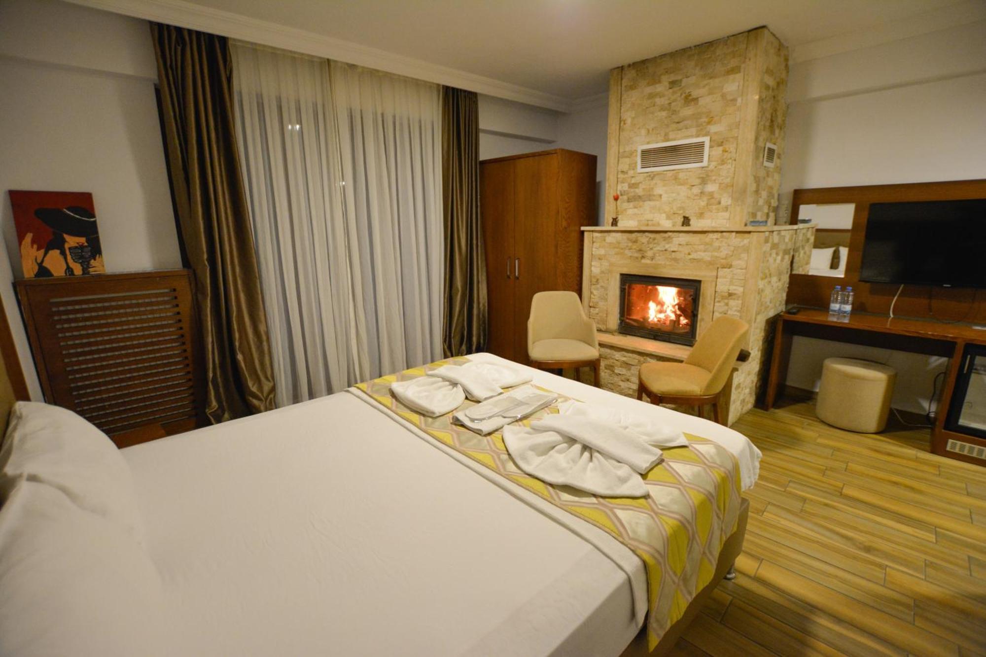 Hill River Hotel Agva  Exterior photo