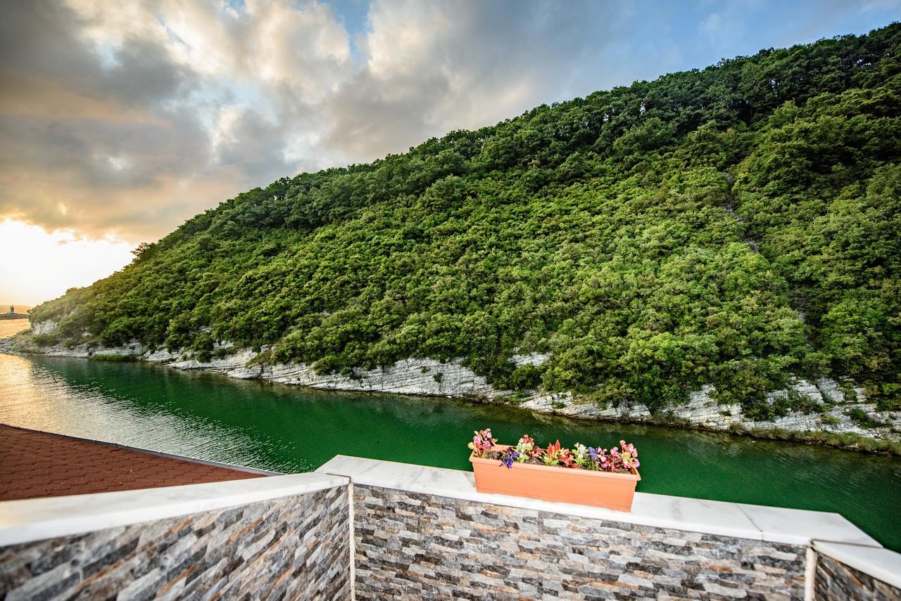 Hill River Hotel Agva  Exterior photo